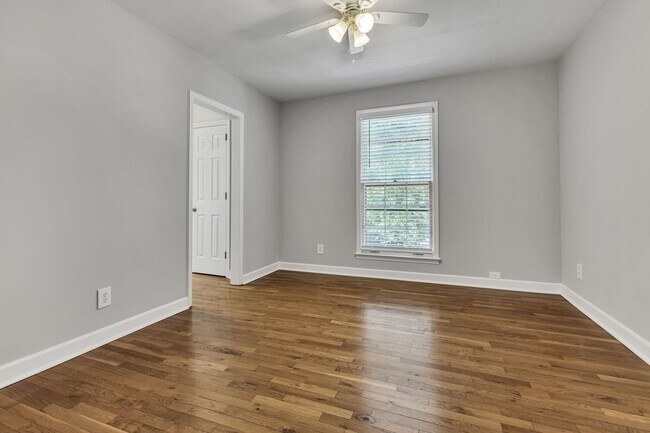 Building Photo - Amazing 2BE/2.5BA duplex in the heart of Belmont & Hillsboro Village!