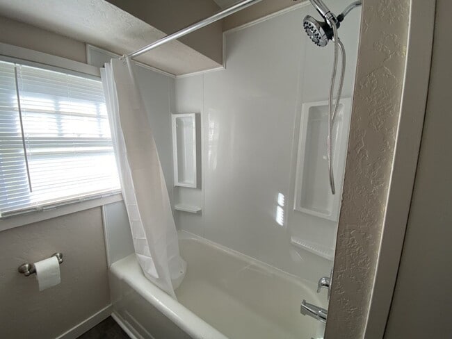 Building Photo - Cozy Chehalis home