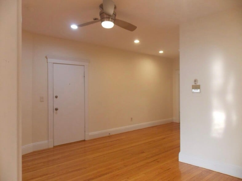 Primary Photo - 7 Sutherland Rd