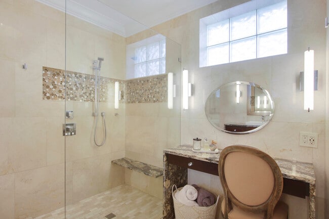 Building Photo - 136 Florence Dr