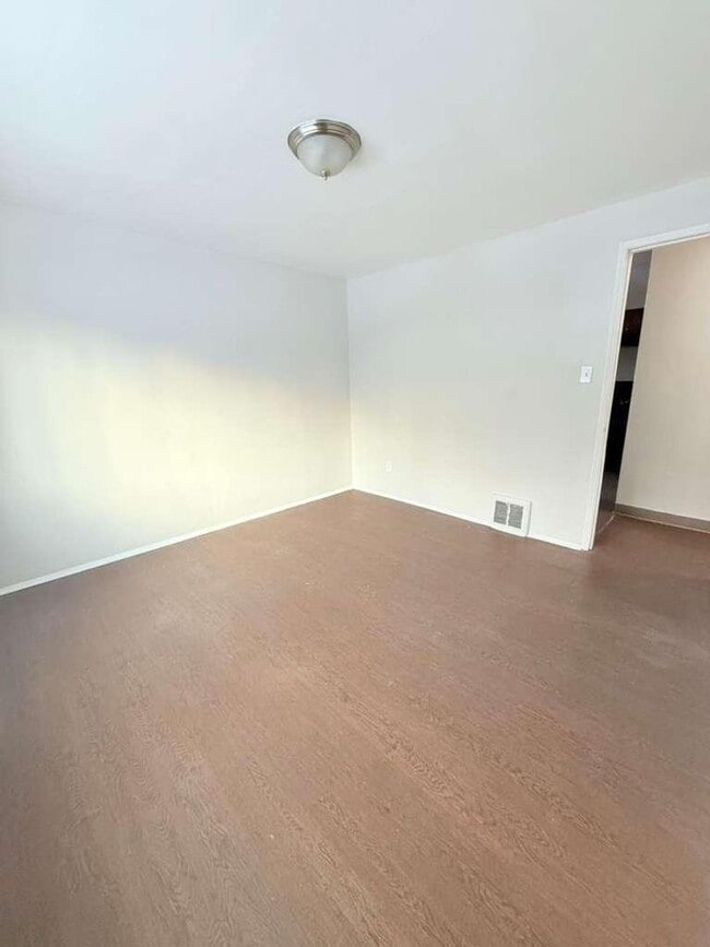 Building Photo - Beautiful UPDATED 4bd 2ba Home in Penn Hills!