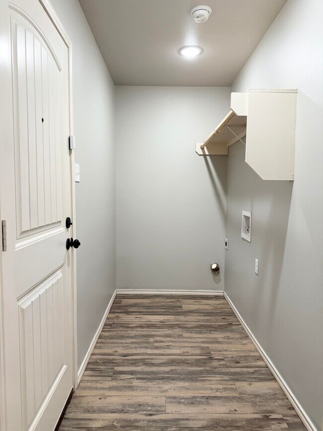 Building Photo - 1716 E 14th St