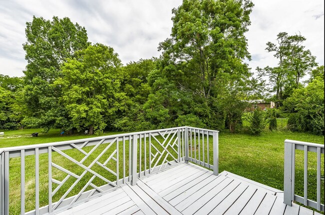 Building Photo - 3 Bed w/Bonus, Large Yard in Sought After ...