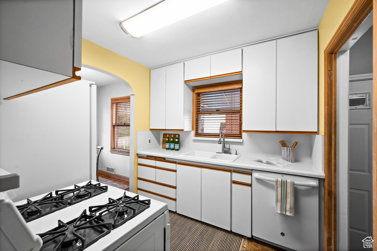 Kitchen - 2792 S Imperial St