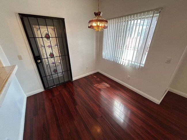 Building Photo - Charming condo in desirable West Las Vegas location