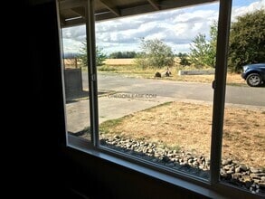 Building Photo - 2 bedroom West Eugene Duplex