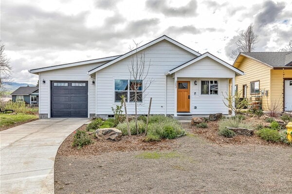 Building Photo - 303 Gangnes Dr