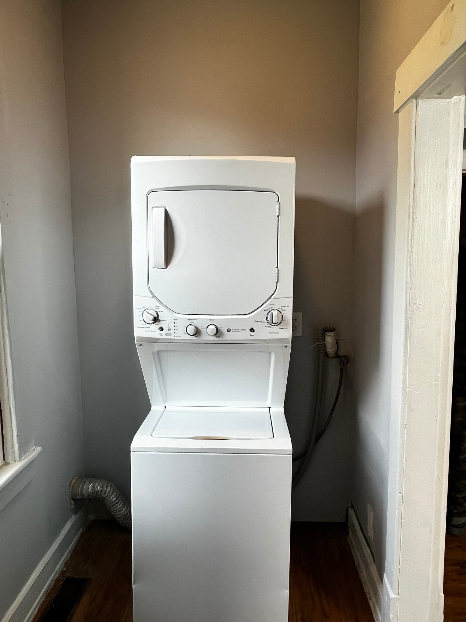 In-unit washer and dryer - 88 Burt Street