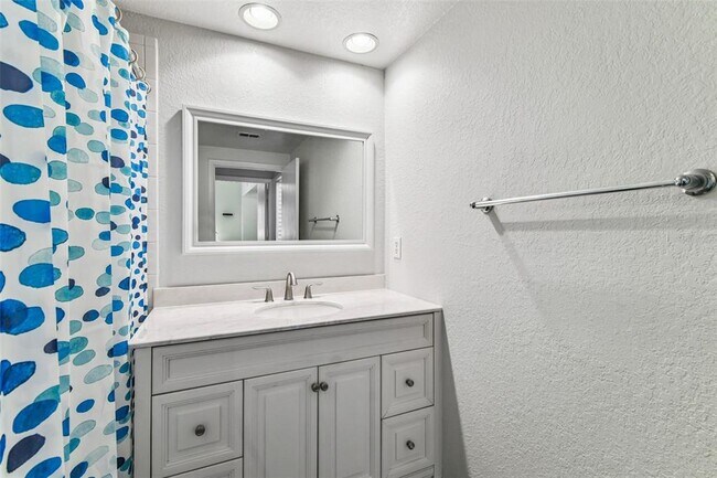 Building Photo - 2421 W Horatio St