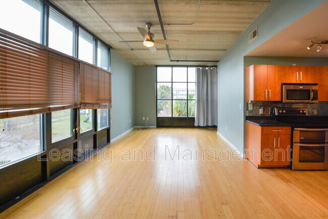 Building Photo - 1 Cool Blow St