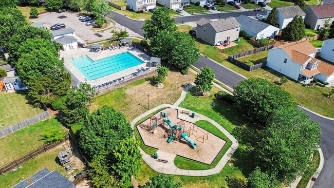 Building Photo - 1820 Meadow Crossing Dr