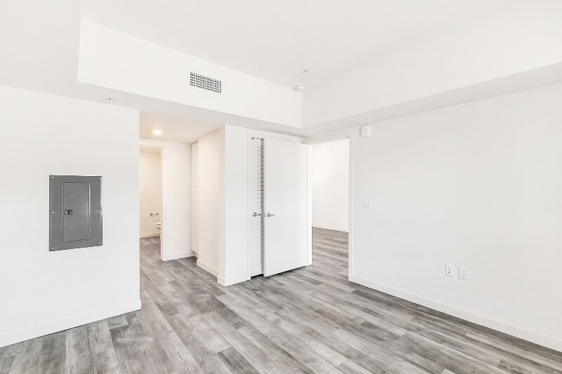 Building Photo - 1249 W 39th Pl
