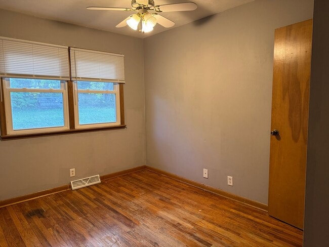 Building Photo - Bright & Spacious 3-Bedroom Duplex Unit on Large Corner Lot with Wood Floors & Garage!