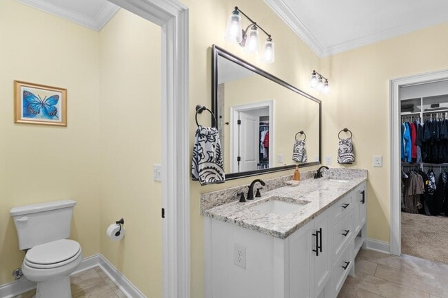 Building Photo - 3067 Rosewood Dr