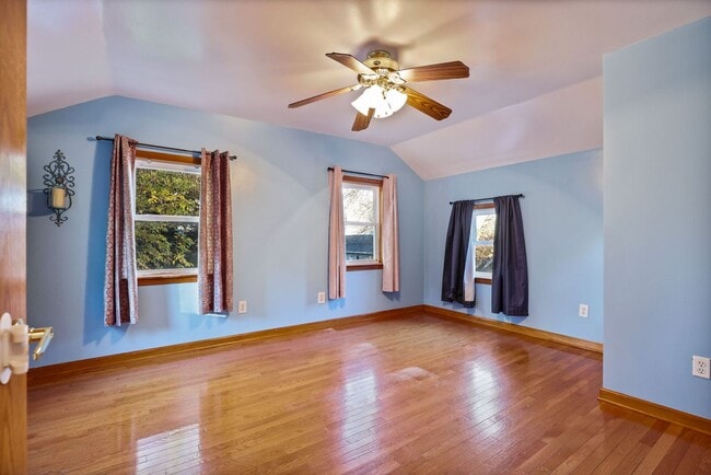 Building Photo - Charming 2 Bedroom Home with Pole Barn Gar...