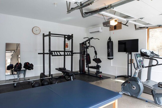 Building Photo - 42 Lake Pleasant Rd