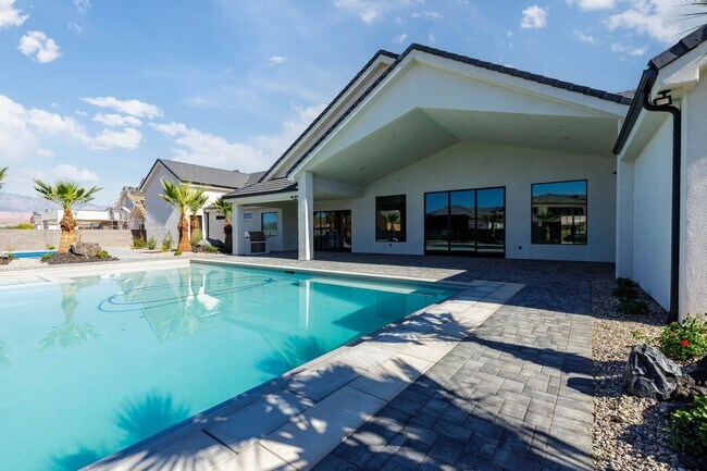 Building Photo - Gorgeous Custom Single Story with RV Garage