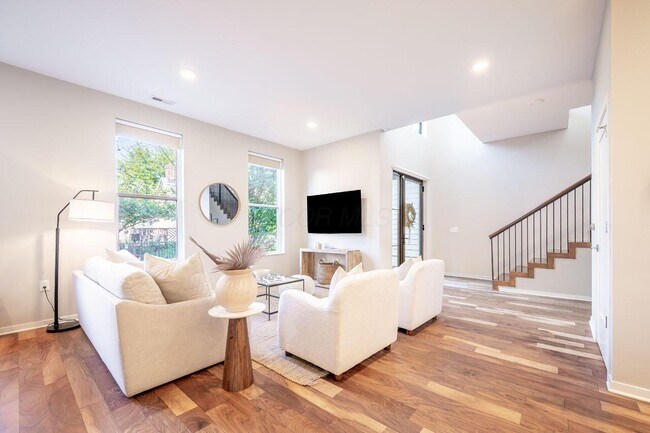 Building Photo - 598 Lathrop St