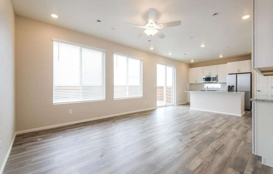 Building Photo - 10137 Scranton Way