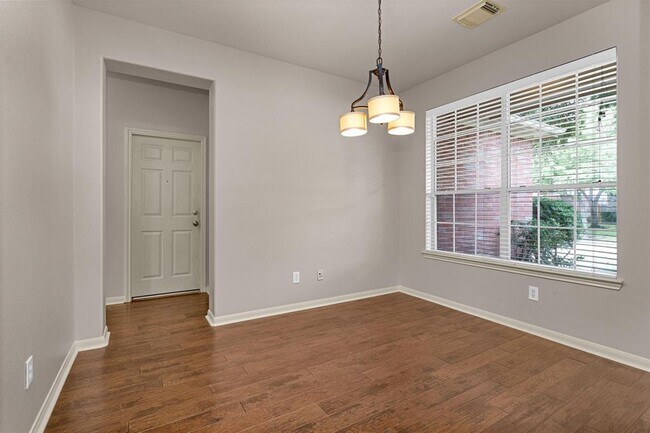 Building Photo - 6443 Applewood Forest Dr