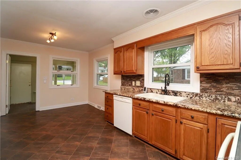 Building Photo - 121 Marshdale Ave SW