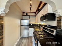 Building Photo - 702 W 48th St