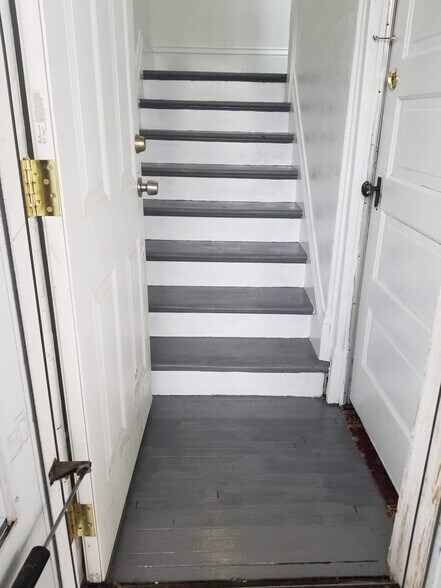 stairs - 2208 27th Ave S