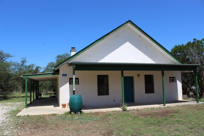 Building Photo - Quiet home nestled on 5 acres in the country