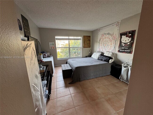 Building Photo - 3650 Inverrary Dr