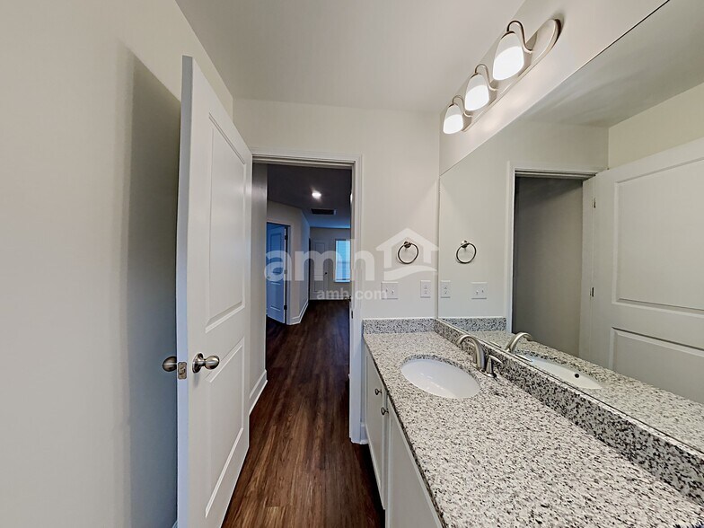 Building Photo - 5075 Trailwater Dr