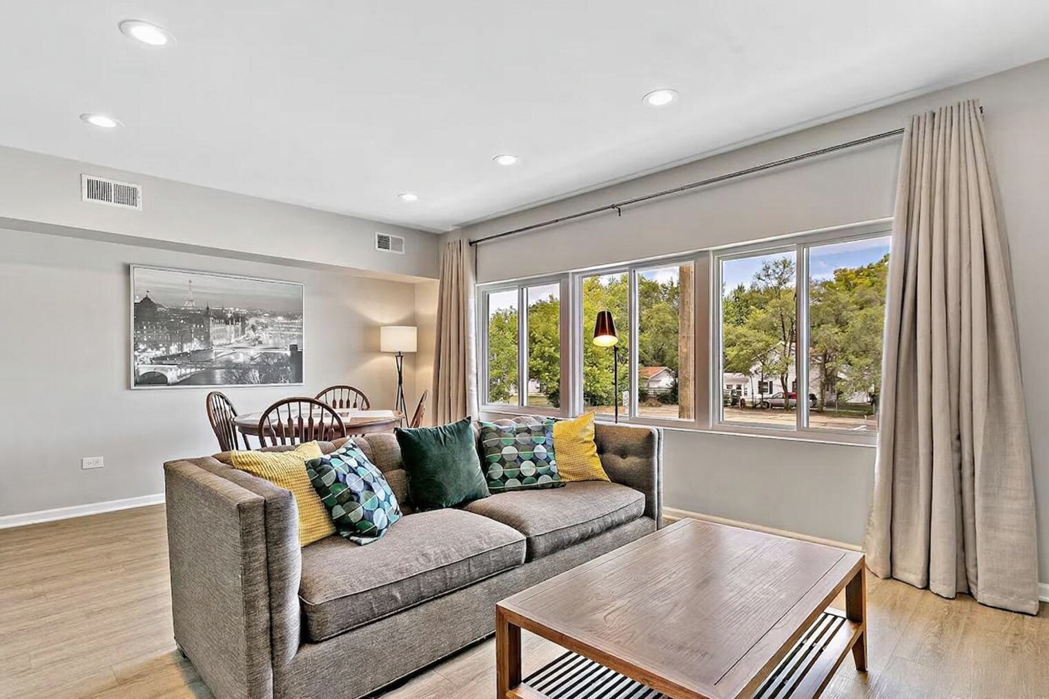 Building Photo - 931 W Glen Flora Ave