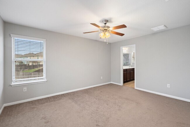Building Photo - 341 Twisted Oaks Ln