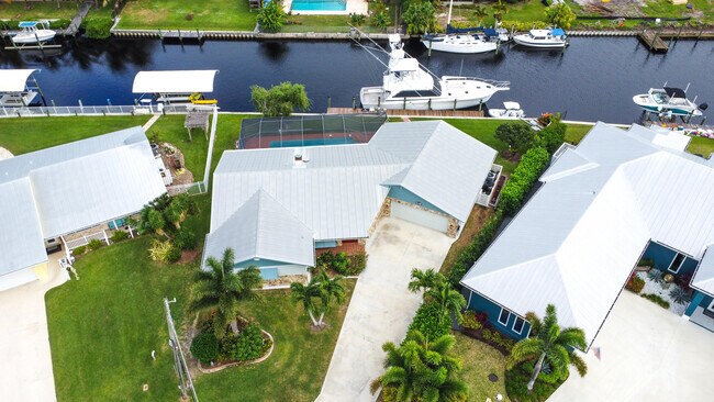 Building Photo - 1360 SW Albatross Way