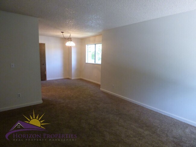 Building Photo - Condo in South Natomas, 2 Bed 2 Bath 840 sqft