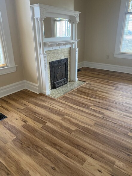 Living Room - 713 Bank St