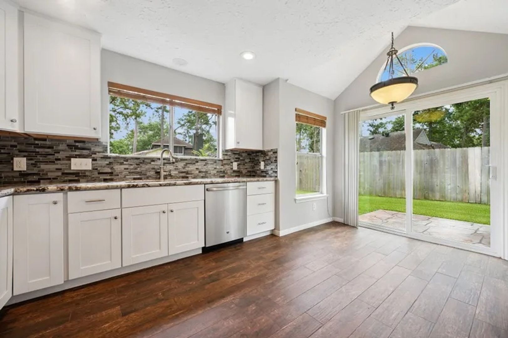 Building Photo - 3518 Grove Oaks Dr