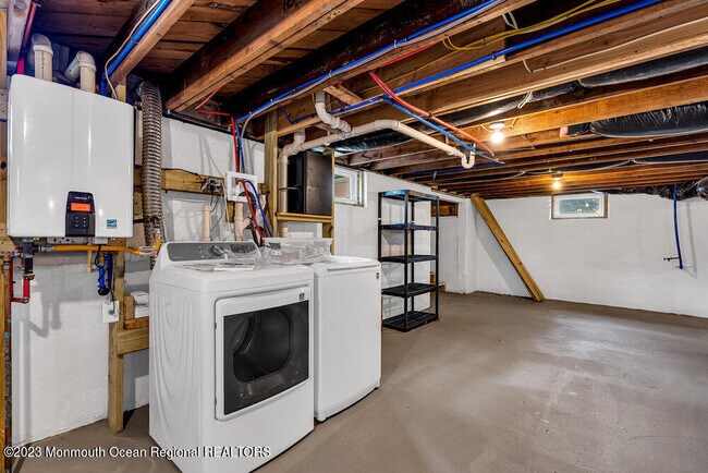 Building Photo - 557 Mantoloking Rd