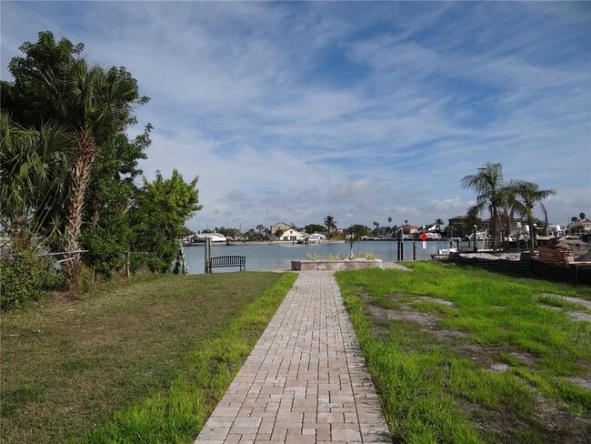 Building Photo - 13360 Boca Ciega Ave
