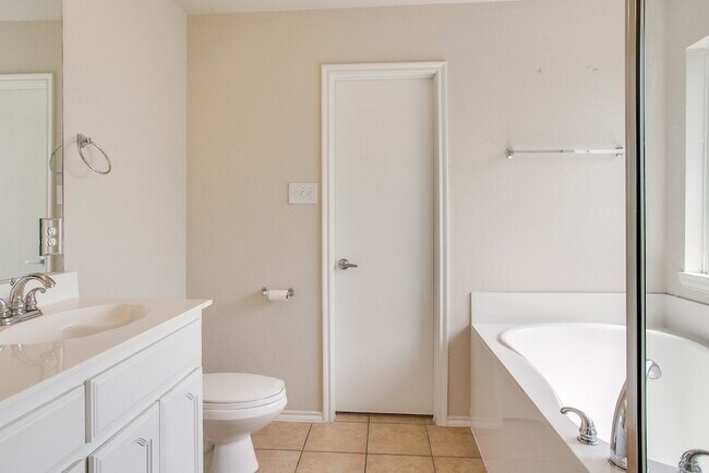 Building Photo - 5824 Melanie Ct