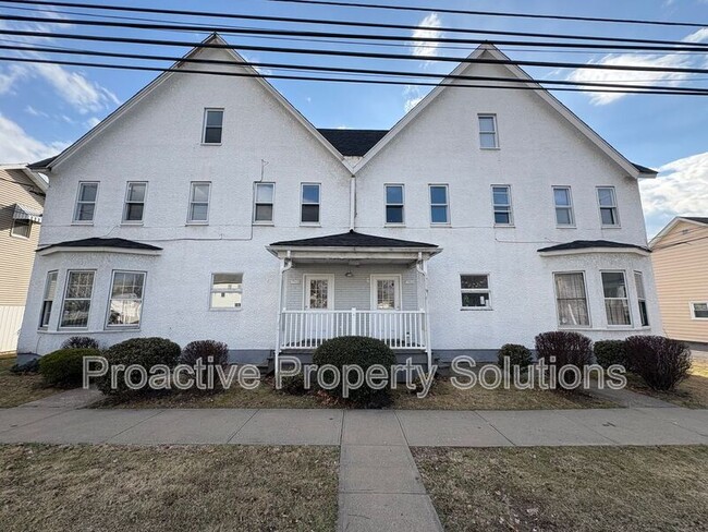 Primary Photo - 746-748 River Street