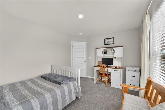 Building Photo - Move Right In! Immaculate 2024-Built Home in Growing Toney Community