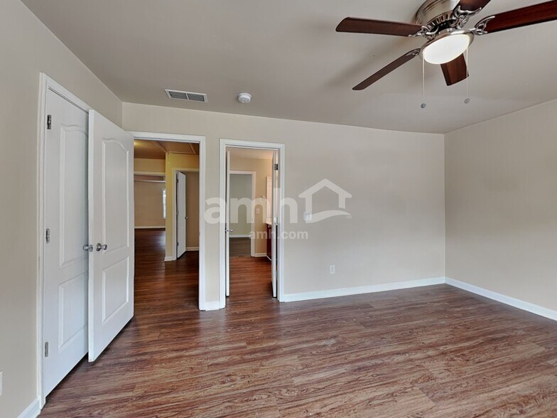 Building Photo - 148 Crescent Woode Dr