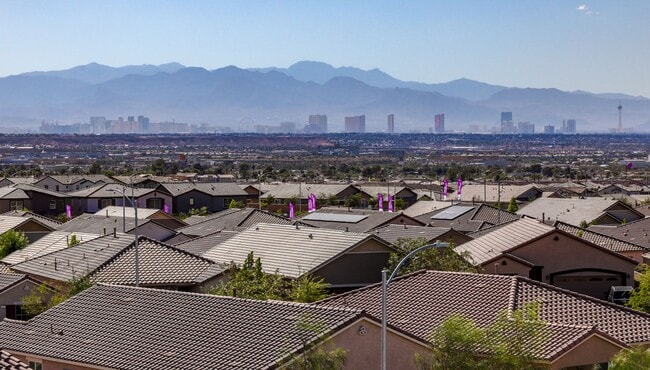 Building Photo - Stunning 360 Strip, Mountain and City Roof...