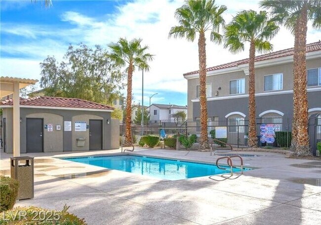 Building Photo - SILVERADO RANCH – 2ND FLOOR CONDO IN A GAT...