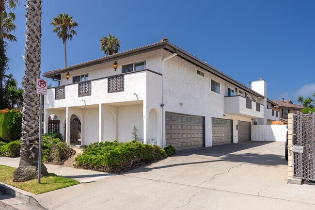 Building Photo - 2-Bedroom + 1 Bathroom Apartment | Dunes Place | Oxnard | Unfurnished