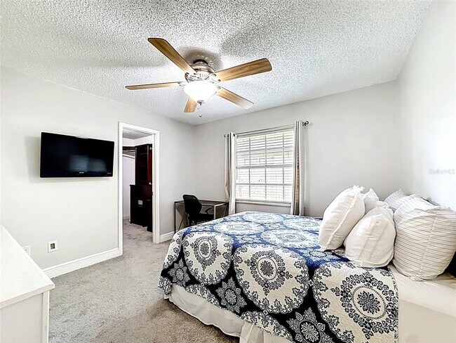Building Photo - 341 W Hornbeam Dr
