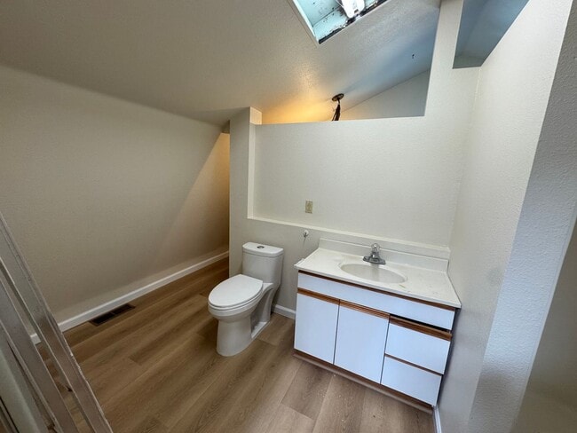 Building Photo - 1590 Solomon Rd