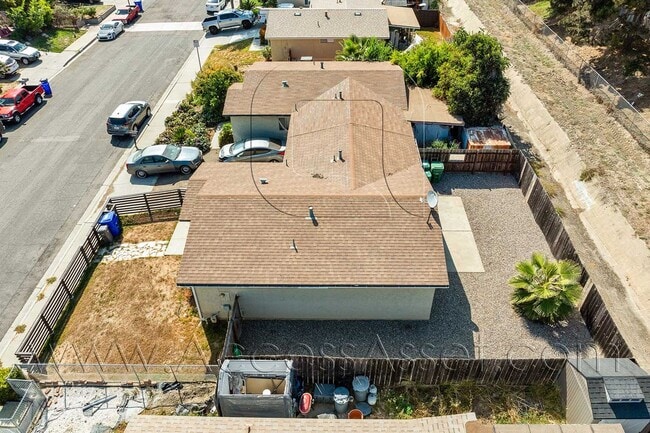 Building Photo - Charming Oceanside Retreat Near Camp Pendleton