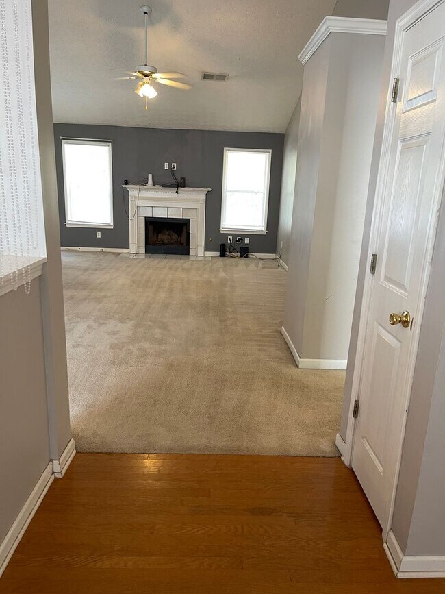 Building Photo - Ranch on full basement