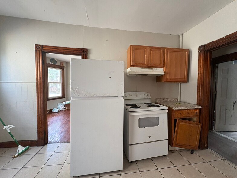 Building Photo - 406 Shelton Ave
